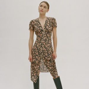 RÉALISATION PAR The Monica Dress